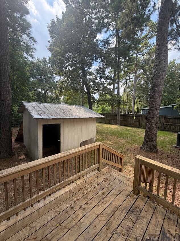Building Photo - 15476 Esther Dr