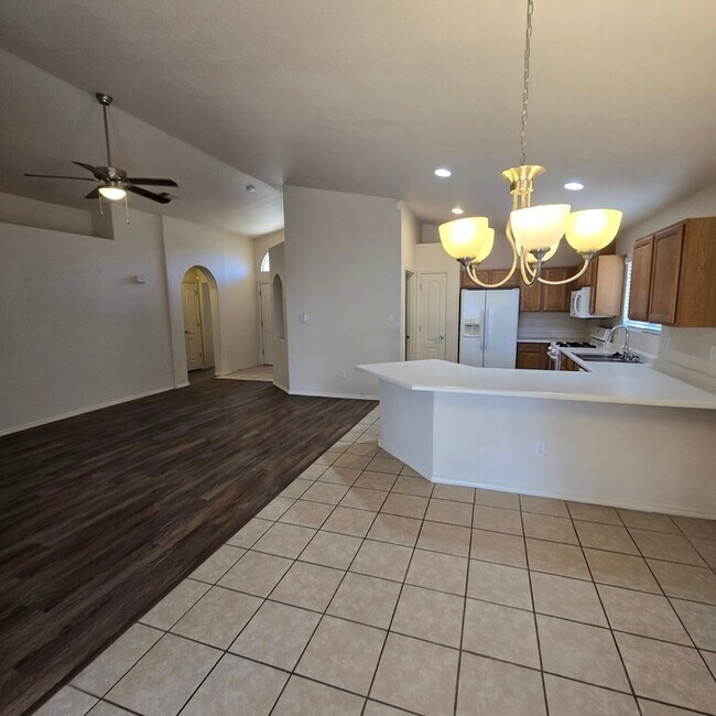Foto del edificio - 669 Sunny Meadows Dr