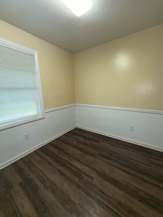 Building Photo - 2216 Welch Dr