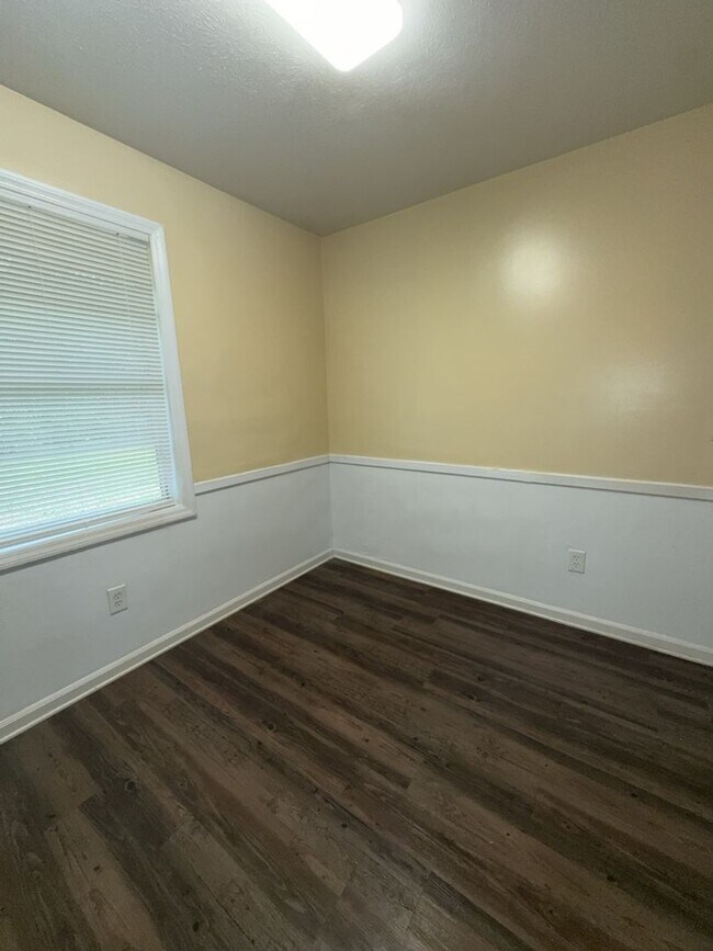 Foto del edificio - 2216 Welch Dr