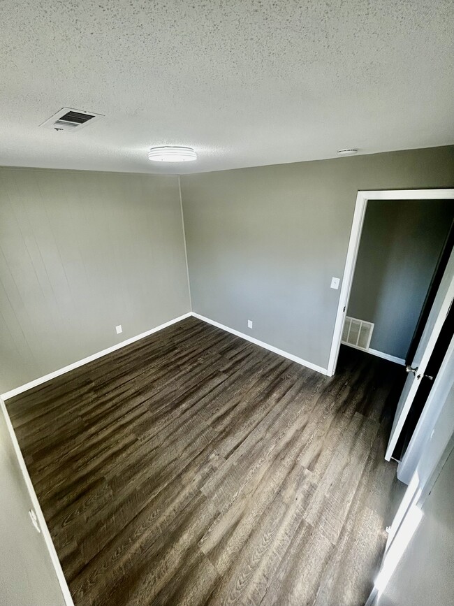 Foto del edificio - Glen Oaks Apartments