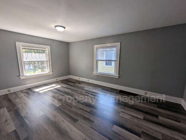 Foto del edificio - 822 Nuttman Ave