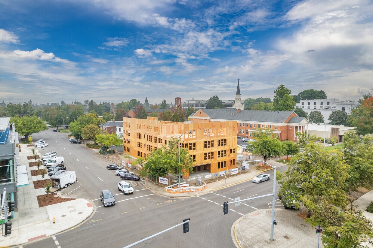 Courtney Place Apartments in Salem, OR