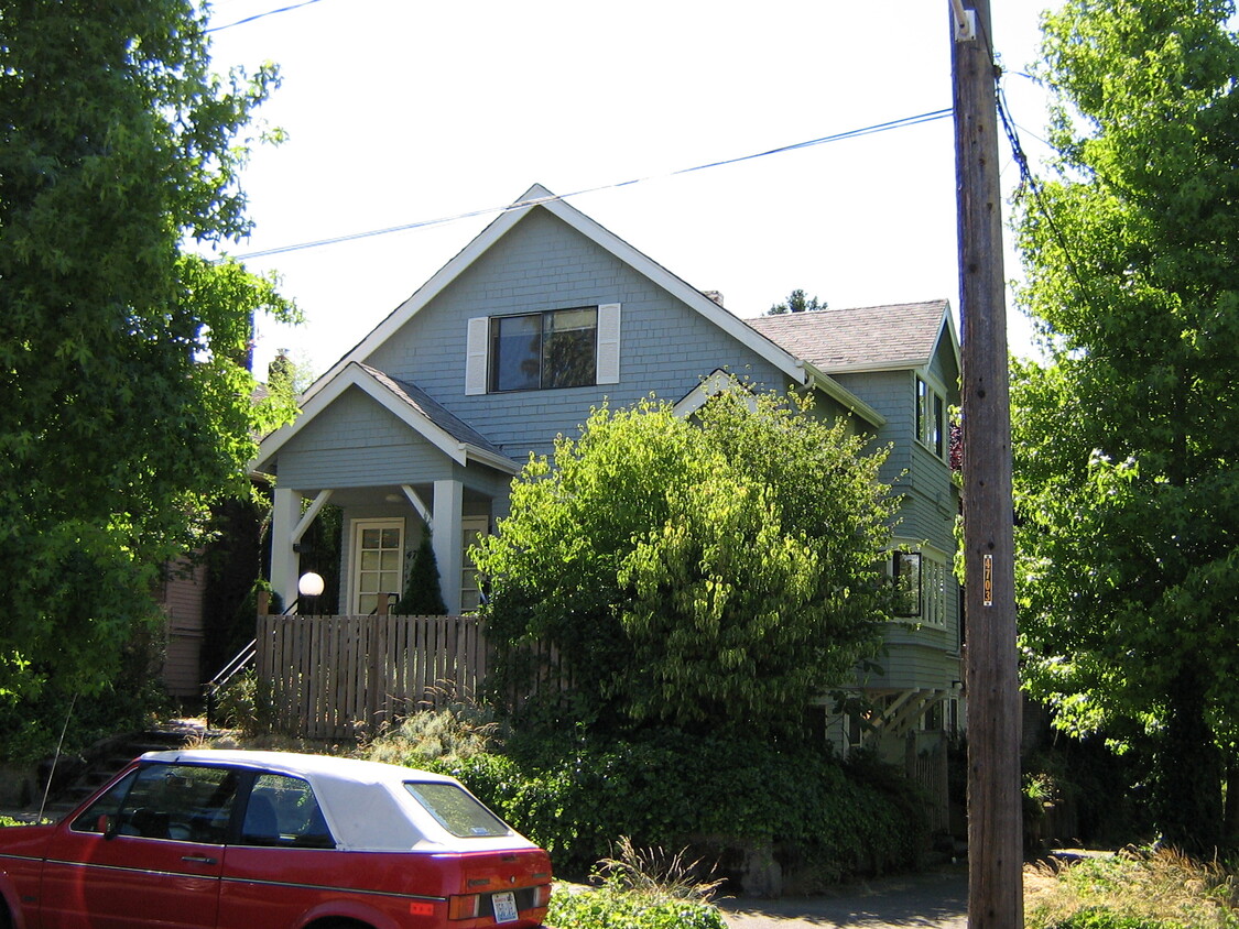 Primary Photo - 4717 densmore ave. n.