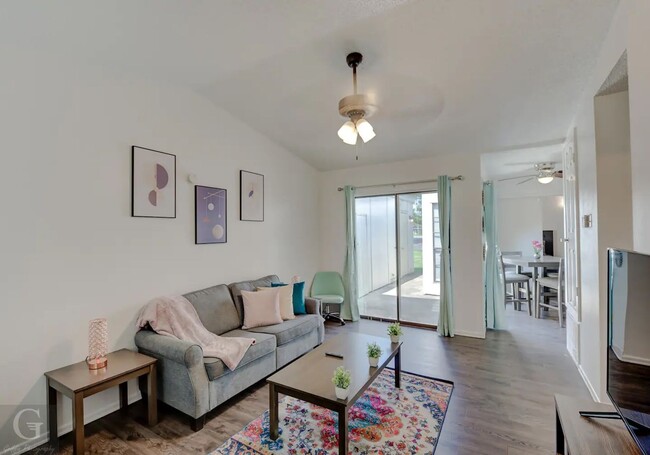 Building Photo - Fully Furnished All Bills Included - 2 bed...