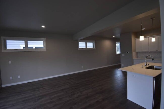 Building Photo - iscover this spacious 4-bedroom, 2.5-bath home in Lynden, WA