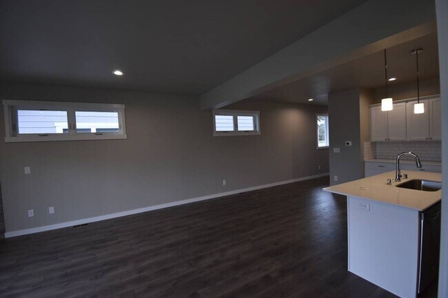 Foto del edificio - iscover this spacious 4-bedroom, 2.5-bath home in Lynden, WA