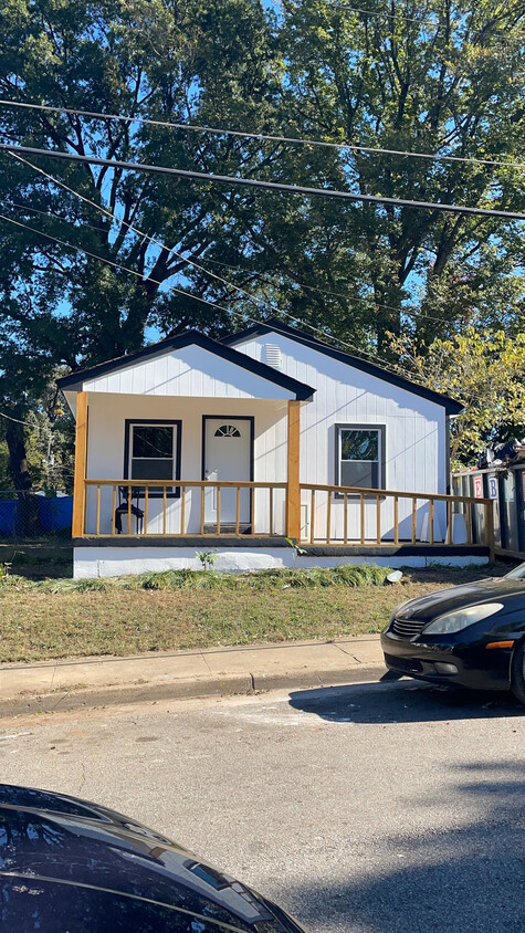 Primary Photo - 822 Josephine St