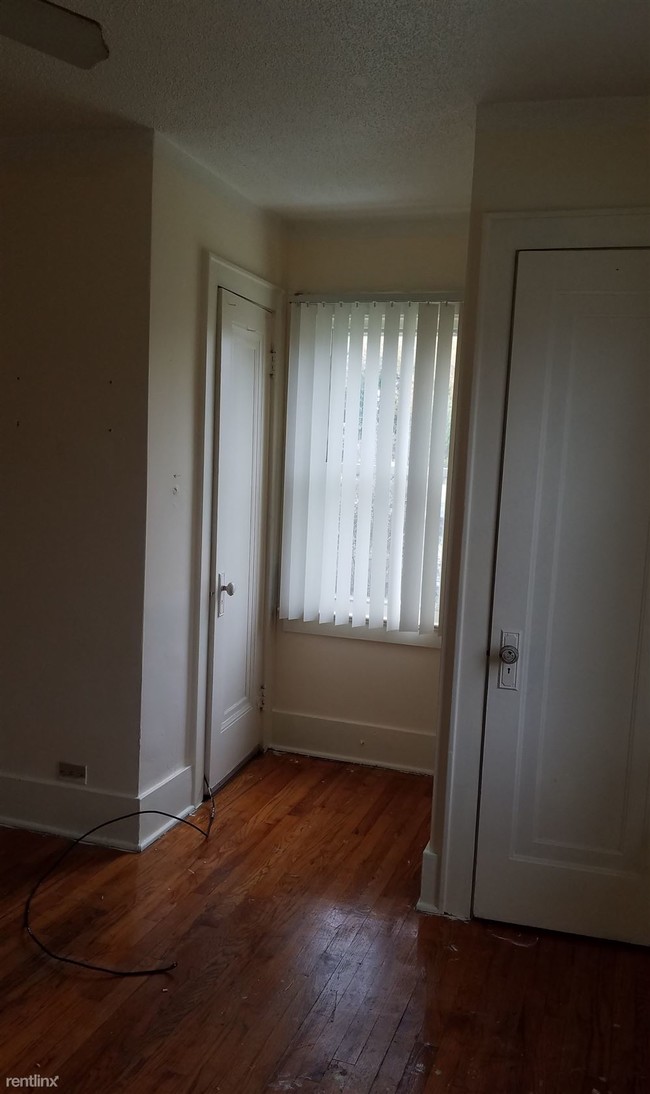 Building Photo - 3 br, 1 bath House - 126 E Genesee St