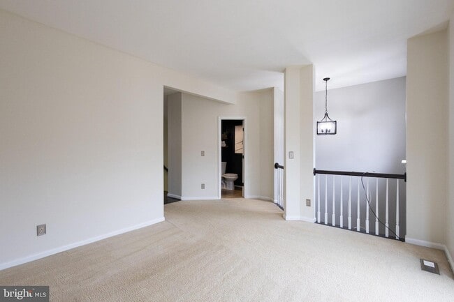Building Photo - 15514 Port Washington Ct