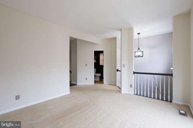Foto del edificio - 15514 Port Washington Ct