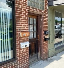 Building Photo - 327 W Main St