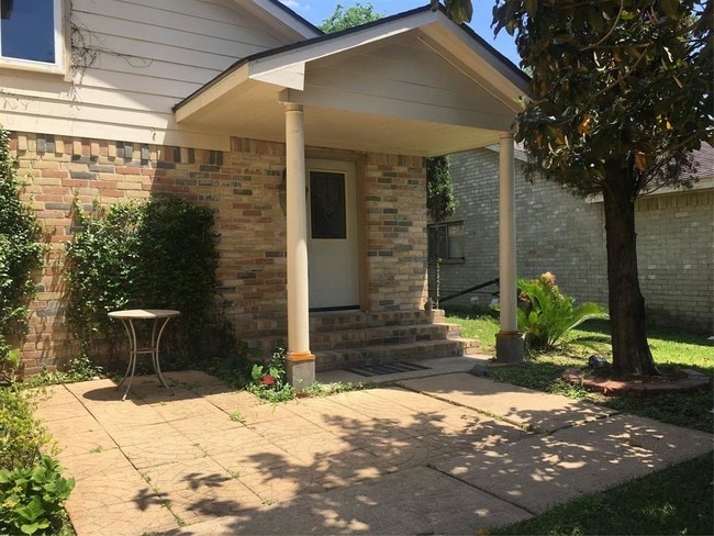 Building Photo - 8411 Woodland Willows Dr