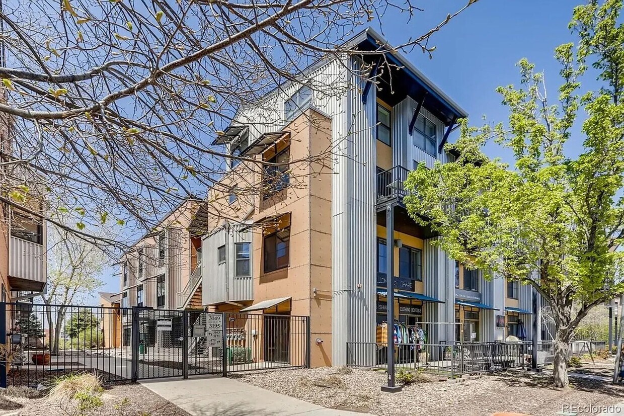 Primary Photo - Top Level One Bedroom Condo in Rhino