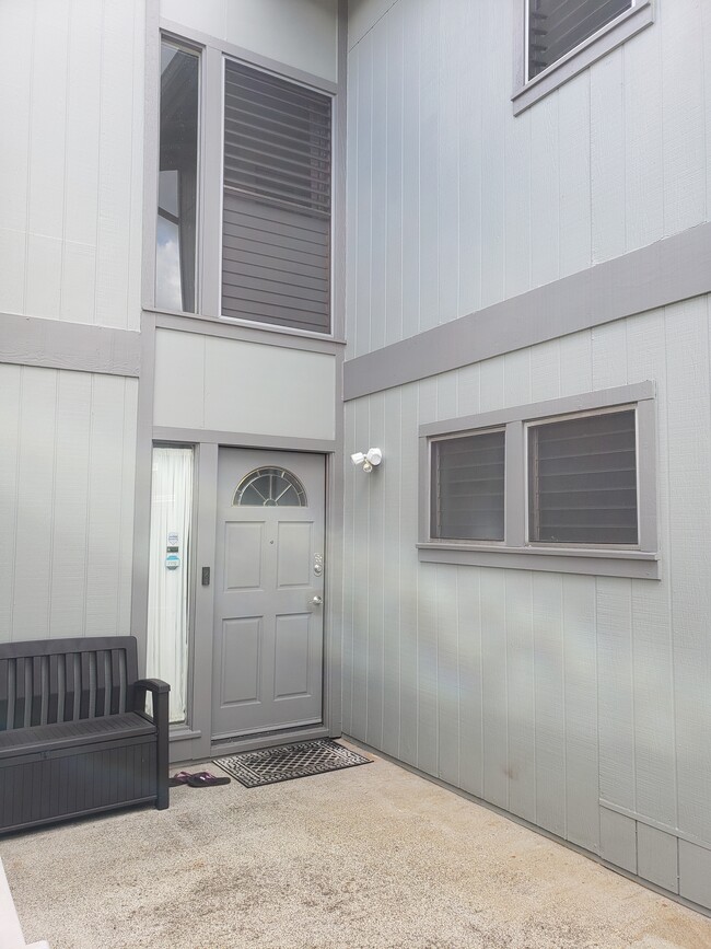 Building Photo - 98-1481 Kaahumanu St