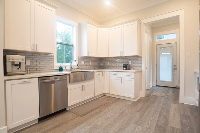 Foto del edificio - 2201 Esteban St