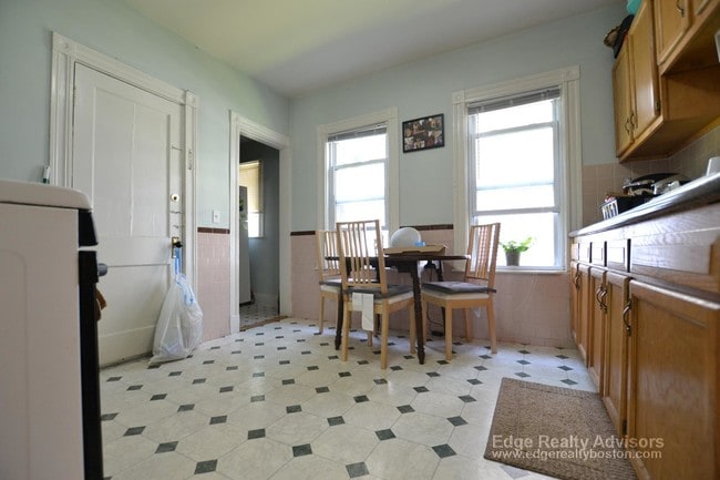 Photo - 548 Washington St Apartment