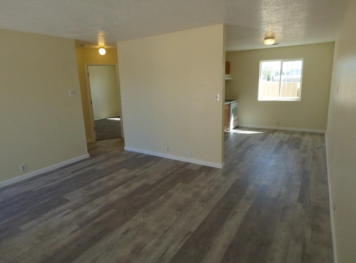 Building Photo - BH Skyline Apartments