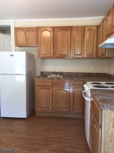 Foto del edificio - 144 Lakeside Dr W