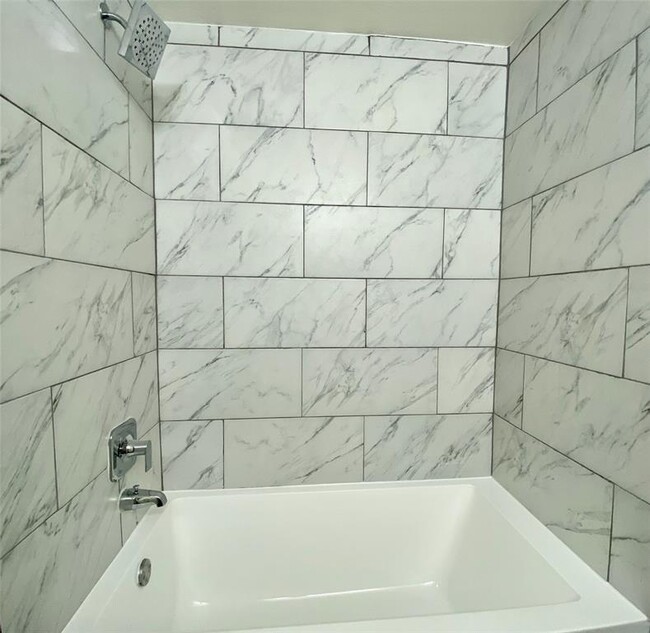 Foto del edificio - 2320 Gracy Farms Ln