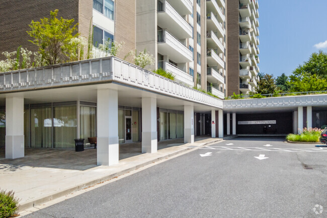 Entrance - Kenwood Condominium