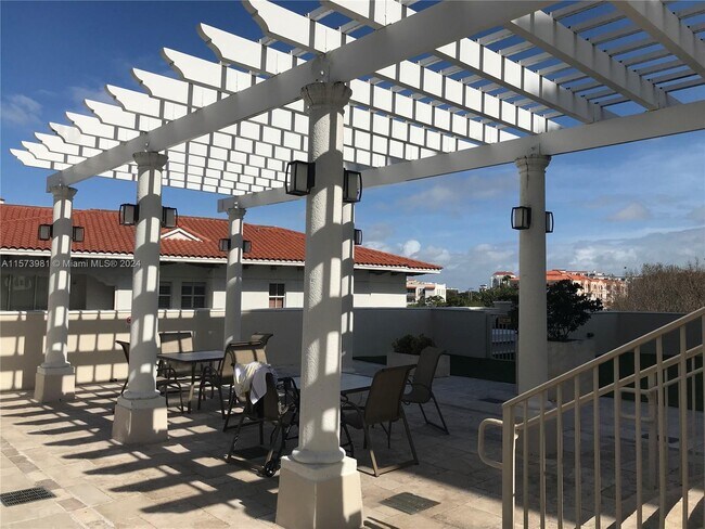 Foto del edificio - 2030 S Douglas Rd