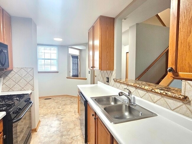 Foto del edificio - 2944 White Thorn Cir