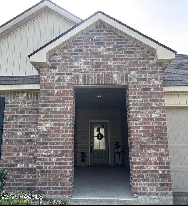 Building Photo - 205 Acadian Lk Dr