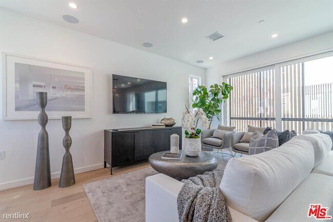 Foto del edificio - 3 br, 3.5 bath House - 1230 N SYCAMORE Ave