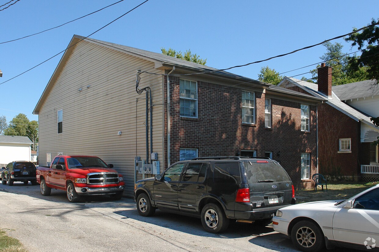 Building Photo - 215 University Ave