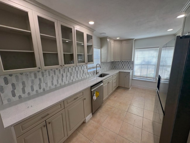 Building Photo - 2301 S San Jose Cir