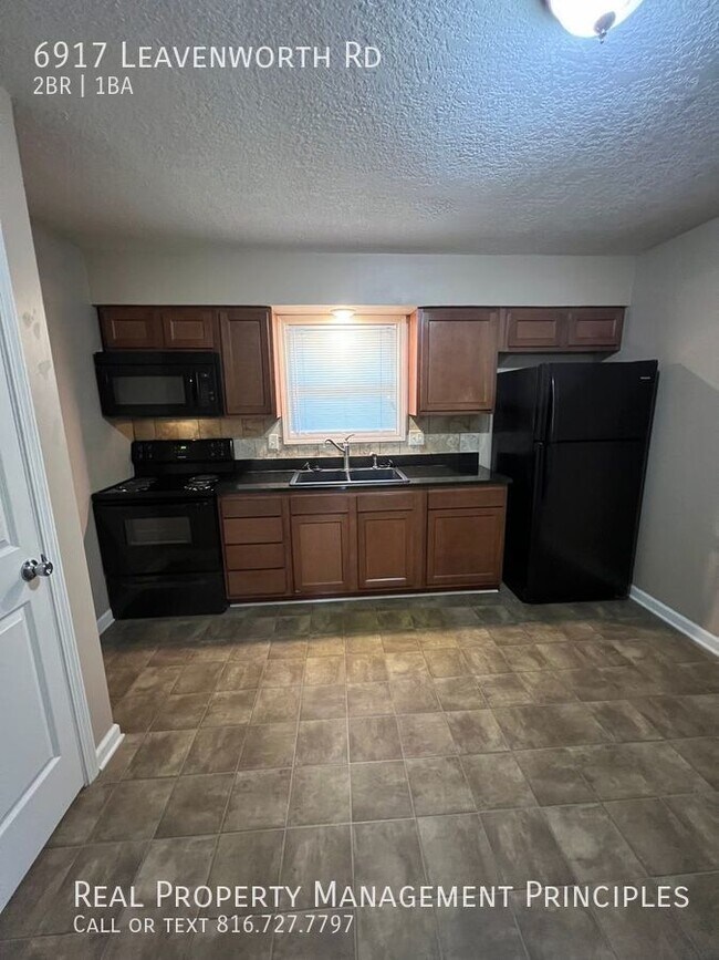 Foto del edificio - Recently Renovated 2 Bedroom 1 Bath Townho...