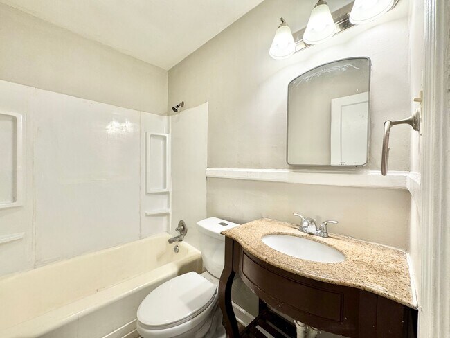 Foto del edificio - 1006 East Side Dr