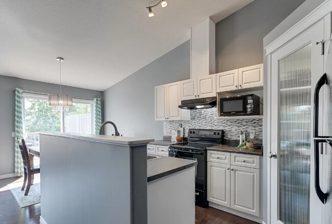 Building Photo - 9 Catalina Crt