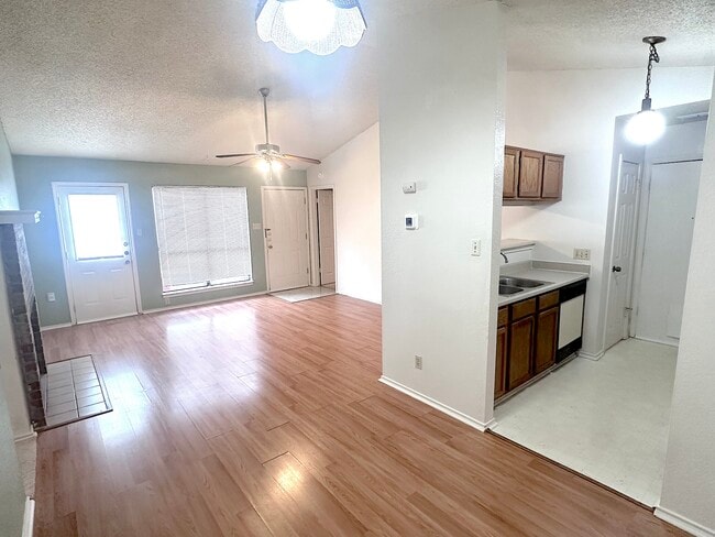 Building Photo - 9401 Kempler Dr