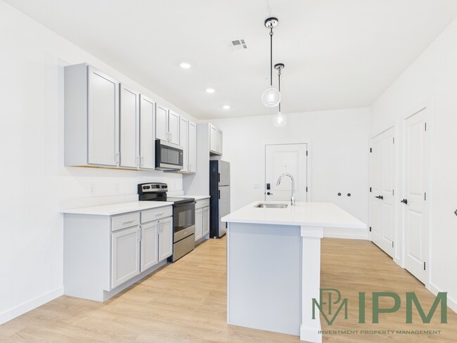 2 Bed / 2 Bath 1136 Sq Ft - Kitchen - 98 Penn Place