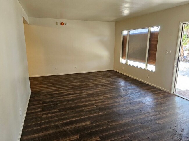 Building Photo - Section-8 Ok - 4-Bed/2-Bath House in North...