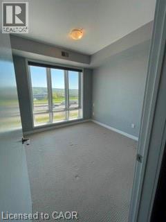 Photo du bâtiment - 520 N Service Rd