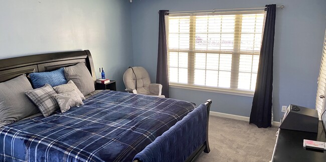 Suite principal - 1079 E Poplar St