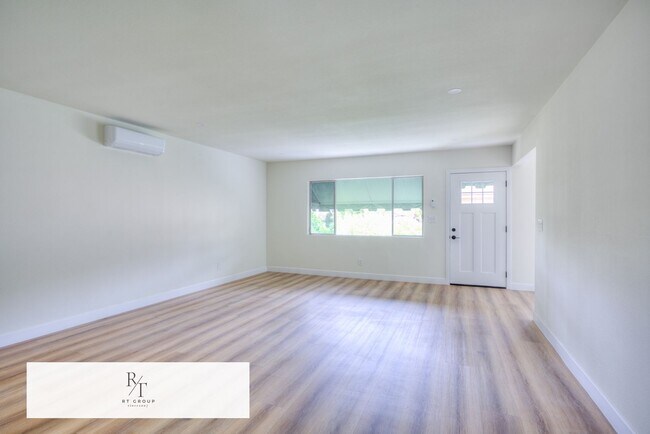 Foto del edificio - Fully Upgraded Spacious 2-Bedroom Unit in Prime Arcadia Location
