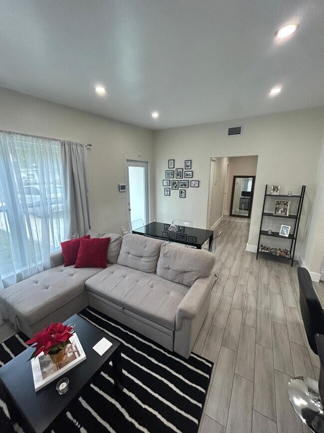 Foto del edificio - 1230 NW 125th St