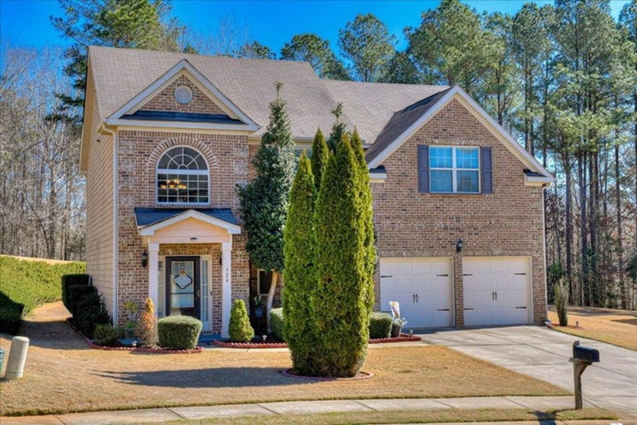 Primary Photo - Spacious Two-Story Home w/ Sunroom and Pri...