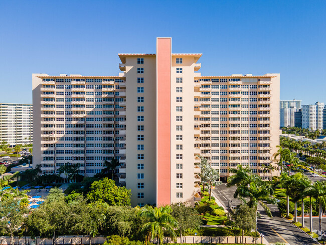 Foto del edificio - Coral Ridge Towers South