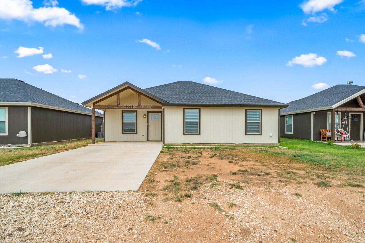 Primary Photo - Modern 3/2 in Abernathy, TX