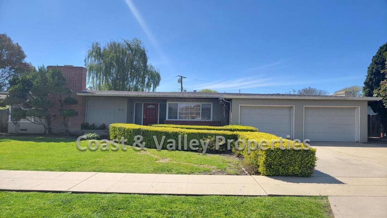 Primary Photo - Beautiful Home in South Salinas!