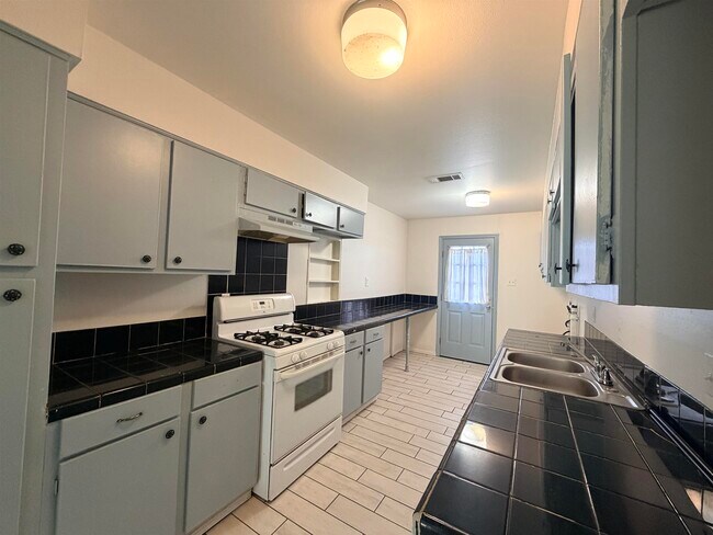 Foto del edificio - 699 Banyan Ct