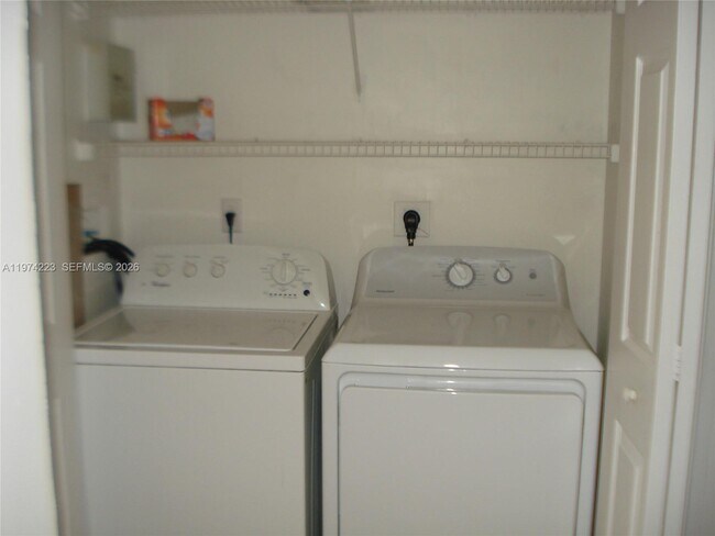 Foto del edificio - 2031 Renaissance Blvd