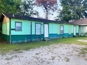 Building Photo - 2046 Grand St