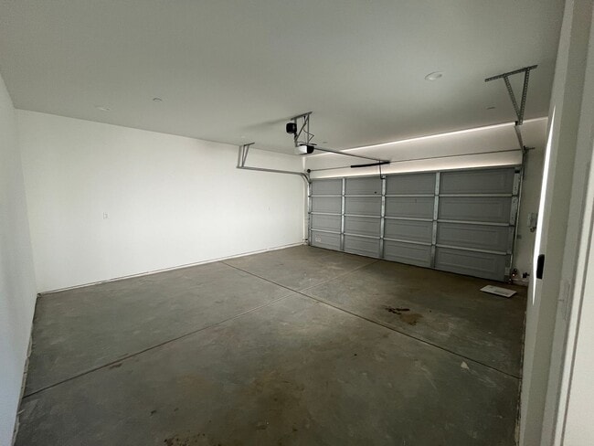 Building Photo - Brand New Build on Old Alturas - ALL Electric with City of Redding Solar!