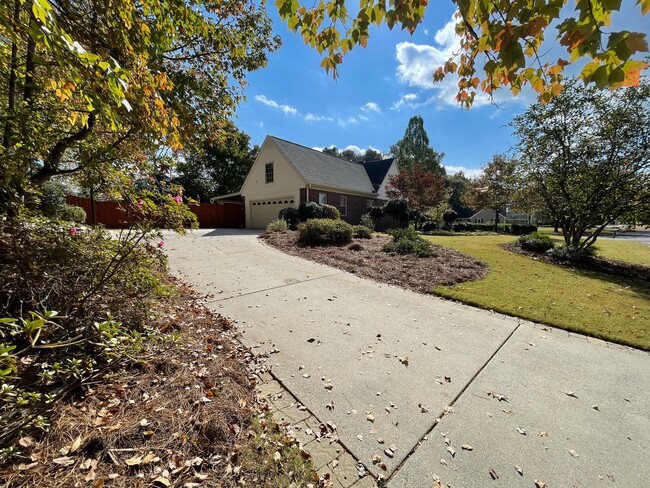 Foto del edificio - Large 4/4 House in Maplewood $2,995